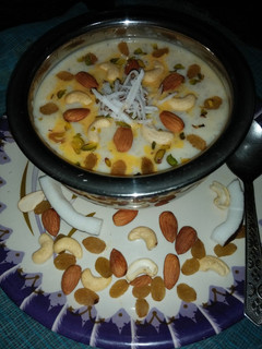 हरे नारियल और केसर वाली स्वादिष्ट खीर (hare nariyal aur kesar wali kheer recipe in Hindi) ) रेसिपी मुख्य फोटो