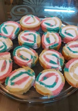 स्विस रोल (Swiss roll recipe in hindi) रेसिपी मुख्य फोटो