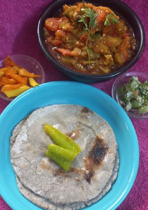 બાજરી ના રોટલા (Bajri Rotla Recipe In Gujarati) રેસીપી મુખ્ય ફોટો