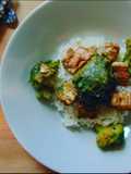 Riso basmati, broccoli e salmone in salsa teriyaki