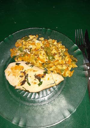 Una foto de Revuelto de verdura con pechuga de pollo fitness
