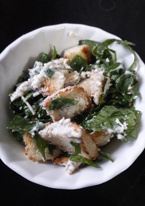 A picture of Caesar salad.