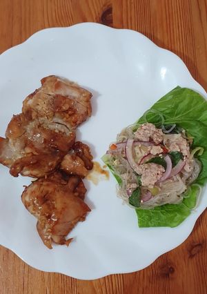 รูปของ ไก่อบน้ำผึ้ง กับลาบวุ้นเส้น😋