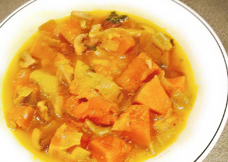 Minestra di zucca e funghi