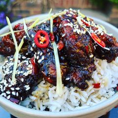 A picture of Crispy Chicken with Honey and Garlic Sauce.