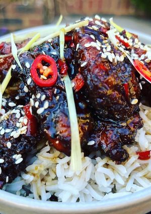 A picture of Crispy Chicken with Honey and Garlic Sauce.
