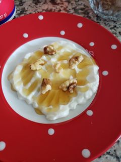 A picture of Yoghurt with honey 🍯 and pecan.
