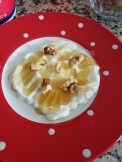 A picture of Yoghurt with honey 🍯 and pecan.