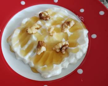 Update, Serving Recipe Yoghurt with honey  and pecan Delicious Perfect