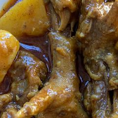 A picture of Chicken feet and Gizzards.