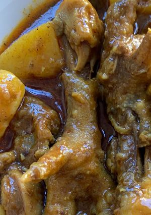 A picture of Chicken feet and Gizzards.