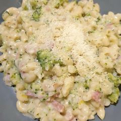 A picture of One Pot Bacon and Broccoli Pasta.