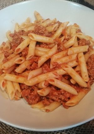 Una foto de Macarrones con carne y tomate