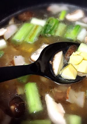 รูปของ ซุปมิโซะเต้าหู้มันหวานเห็ดเบคอน