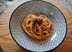 Foto di SPAGHETTI CON POMODORINI, ACCIUGHE E OLIVE NERE