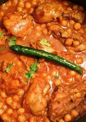 A picture of Lahori murgh cholay.