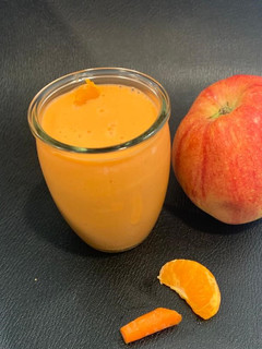 કેરેટ ઓરેન્જ એપલ સ્મૂધી (Carrot Orange Apple Smoothie Recipe In Gujarati) રેસીપી મુખ્ય ફોટો
