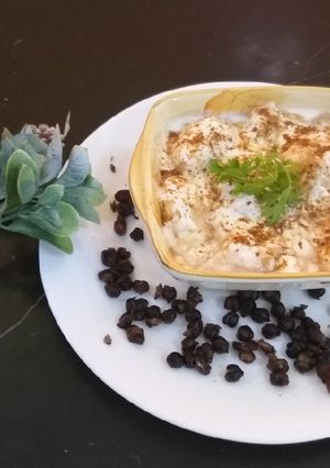 A picture of Dahi bary.