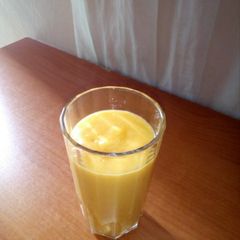 Mango-banana smoothie A picture of Mango-banana smoothie.