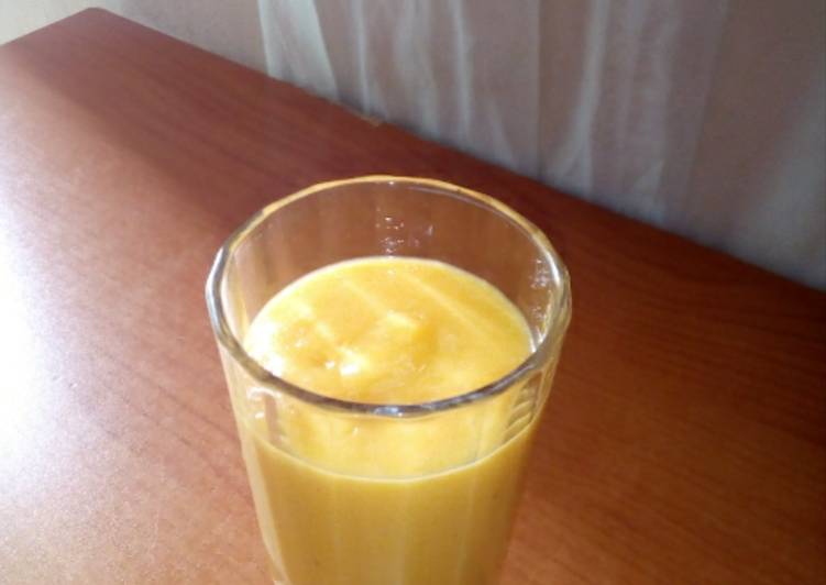 Recipe of Favorite Mango-banana smoothie