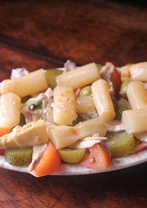 Foto principal de Ensalada de espárragos, aguacate y boquerones