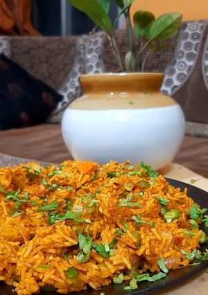 તવા પુલાવ (Tava Pulao Recipe In Gujarati) રેસીપી મુખ્ય ફોટો