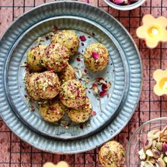 A picture of Rasmalai truffles.