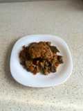 Pechuga de pollo con champiñones y apio