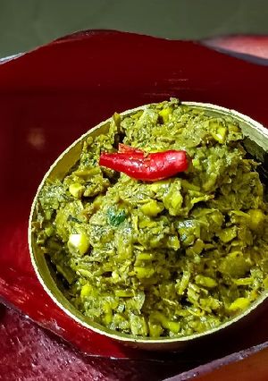 আলু বেগুন দিয়ে নিরামিষ মোচার ঘন্ট (niramish mocha ghonto recipe in Bengali) রেসিপির প্রধান ছবি