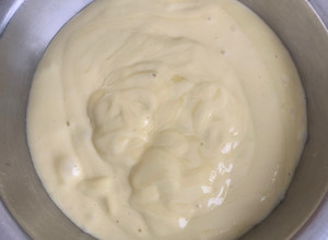 Una foto de Mayonesa de papa, aceite de oliva, huevo, y un limón
