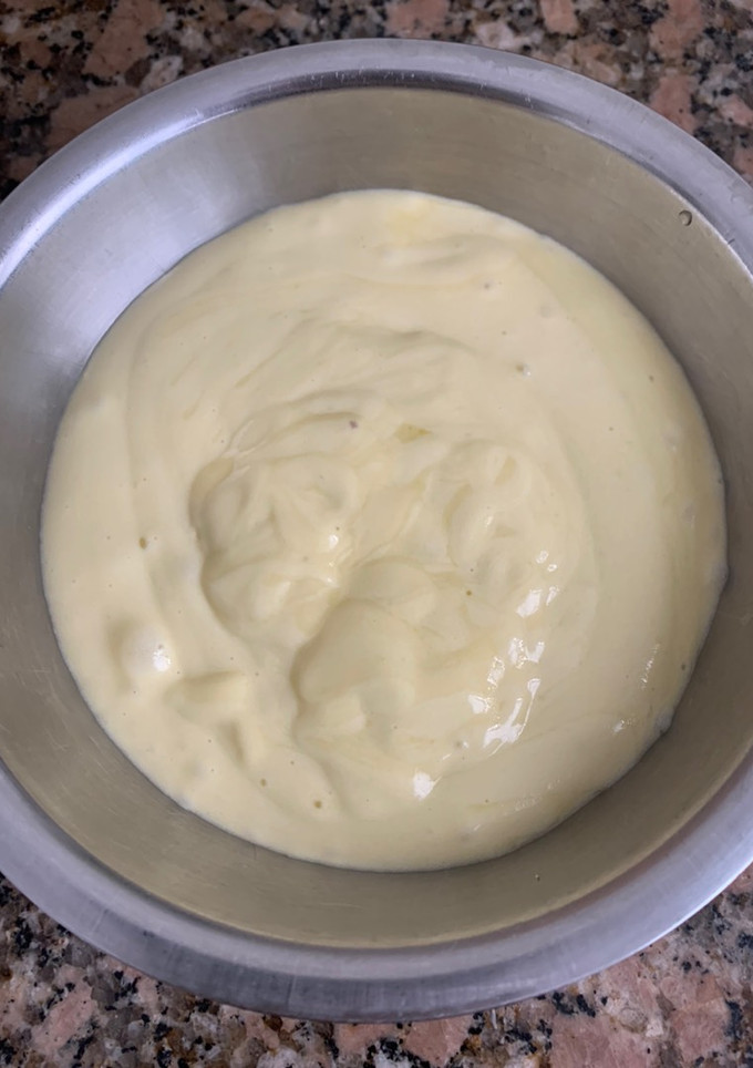 Una foto de Mayonesa de papa, aceite de oliva, huevo, y un limón
