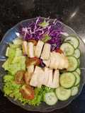 Salad ức gà áp chảo