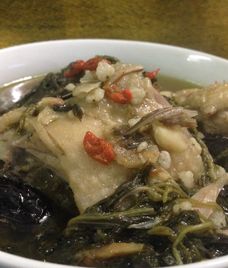 gà hầm ngải cứu