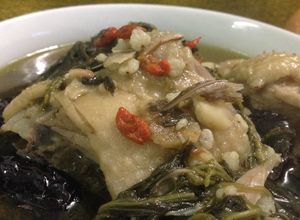 Hình của món Gà hầm lá ngải, thuốc bắc.