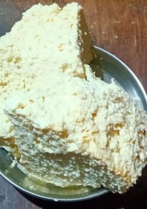 खरवस (kharvas recipe in Hindi) रेसिपी मुख्य फोटो