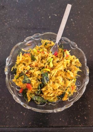 A picture of Raw papaya chutney.
