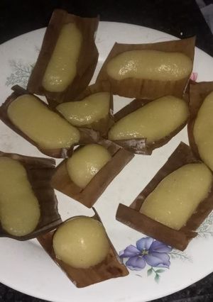 Hình của món Bánh ngô hấp lá chuối.