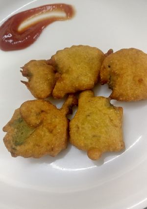 A picture of Ajwain leaf fritter.