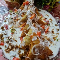 A picture of Samosa chaat.