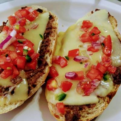 Molletes Receta de Claudia Garcia- Cookpad