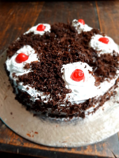 ব্ল্যাক ফরেস্ট কেক (black forest cake recipe in Bengali) রেসিপির প্রধান ছবি