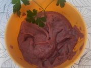 Una foto de sopa de alubias roja