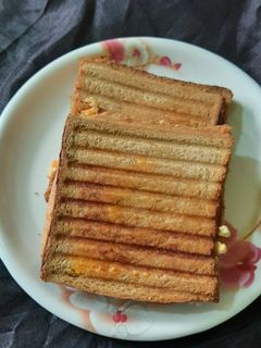 ग्रिल्ड पनीर सैंडविच (grilled paneer sandwich recipe in Hindi) रेसिपी मुख्य फोटो