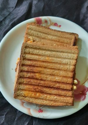 ग्रिल्ड पनीर सैंडविच (grilled paneer sandwich recipe in Hindi) रेसिपी मुख्य फोटो