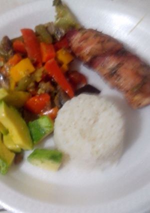 Una foto de Rollitos de pollo y tocineta