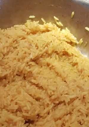 Una foto de Arroz con azafrán, bien cremoso