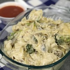 A picture of Bow Tie Italian Pasta (white Sauce).