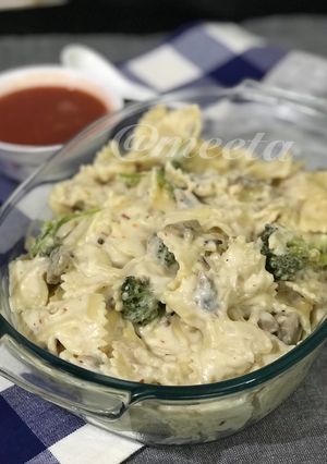 A picture of Bow Tie Italian Pasta (white Sauce).
