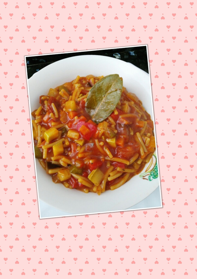 Una foto de Fideos guisados con verduras
