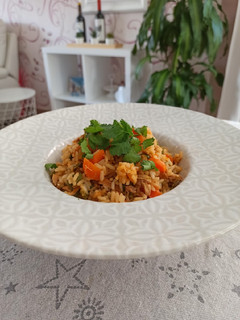 Una foto de Arroz con atún y verduras